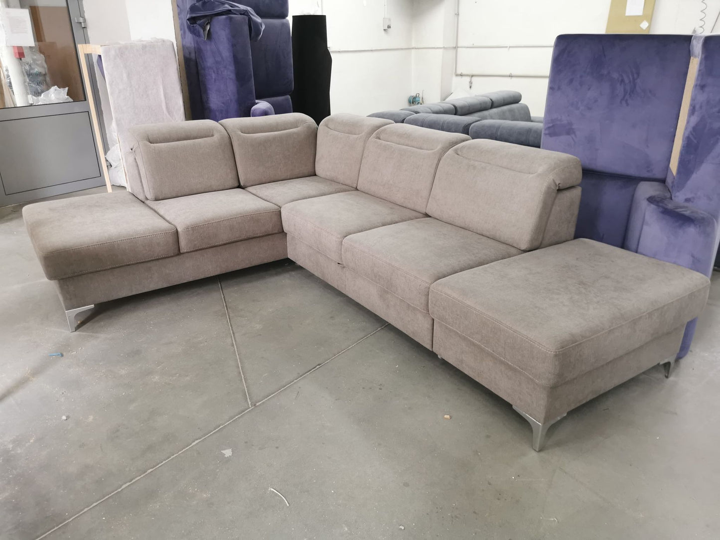 OLSEN - Corner Sofa with Pull out Bed Modern Metal Legs Adjustable Headrests >295x220cm<