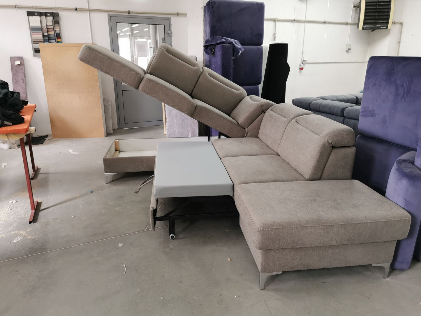 OLSEN - Corner Sofa with Pull out Bed Modern Metal Legs Adjustable Headrests >295x220cm<